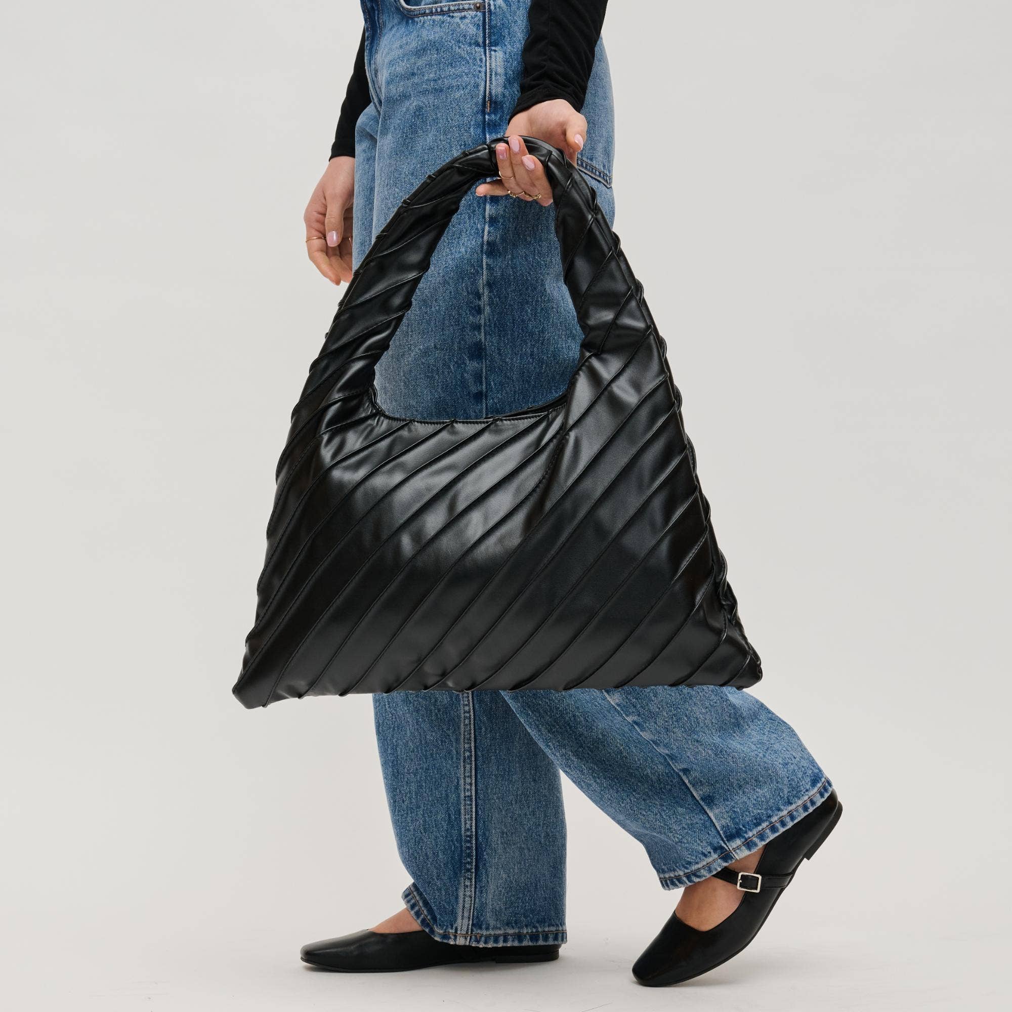 Allie Hobo: Black