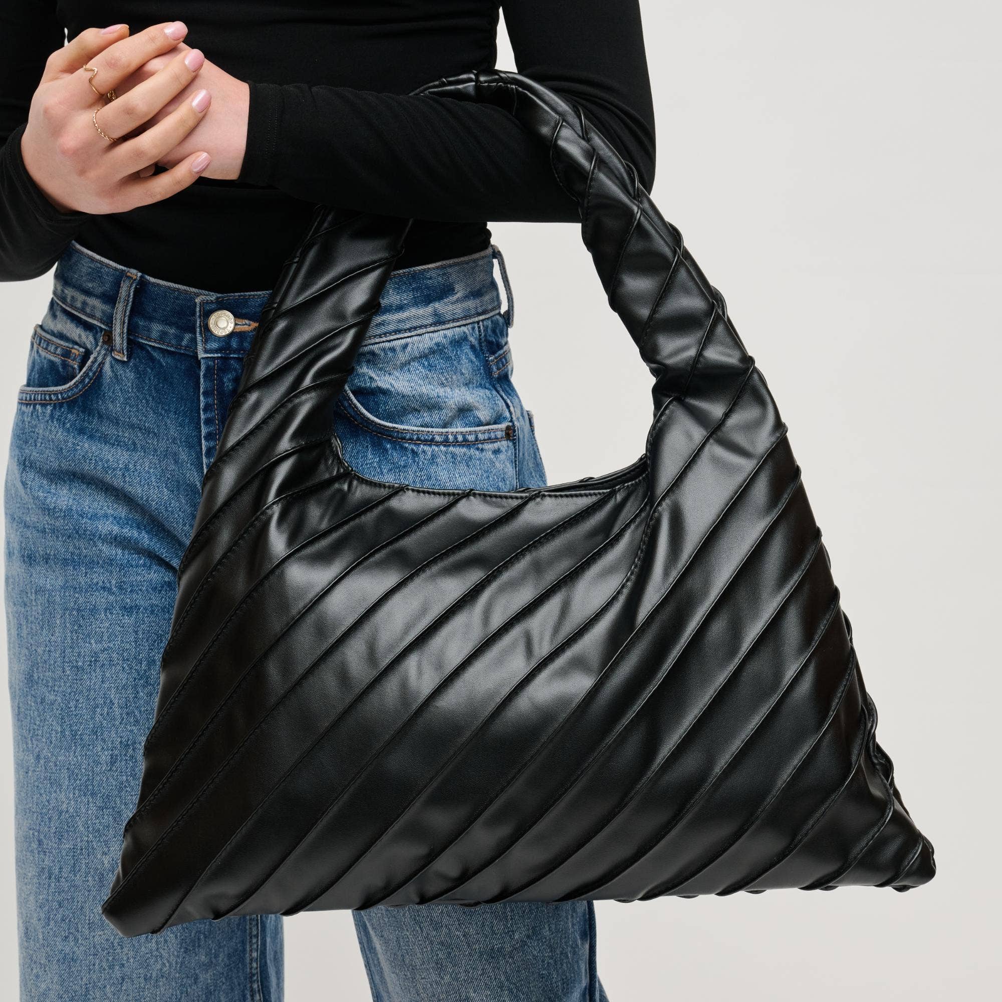 Allie Hobo: Black